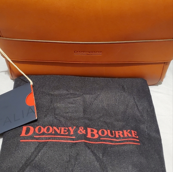 Dooney & Bourke Vachetta Saddle Clutch Bag ~ NWT - Picture 1 of 11